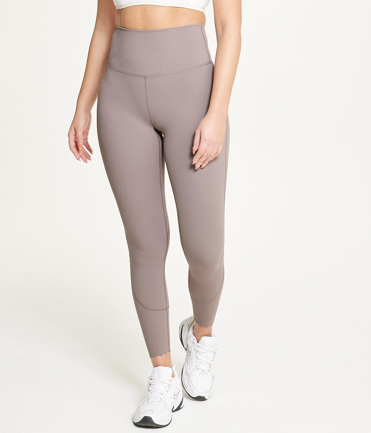 Core Scallop Hem Legging